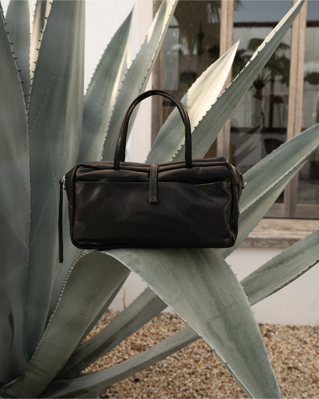 E/W BOSTON + SHOULDER | BLACK