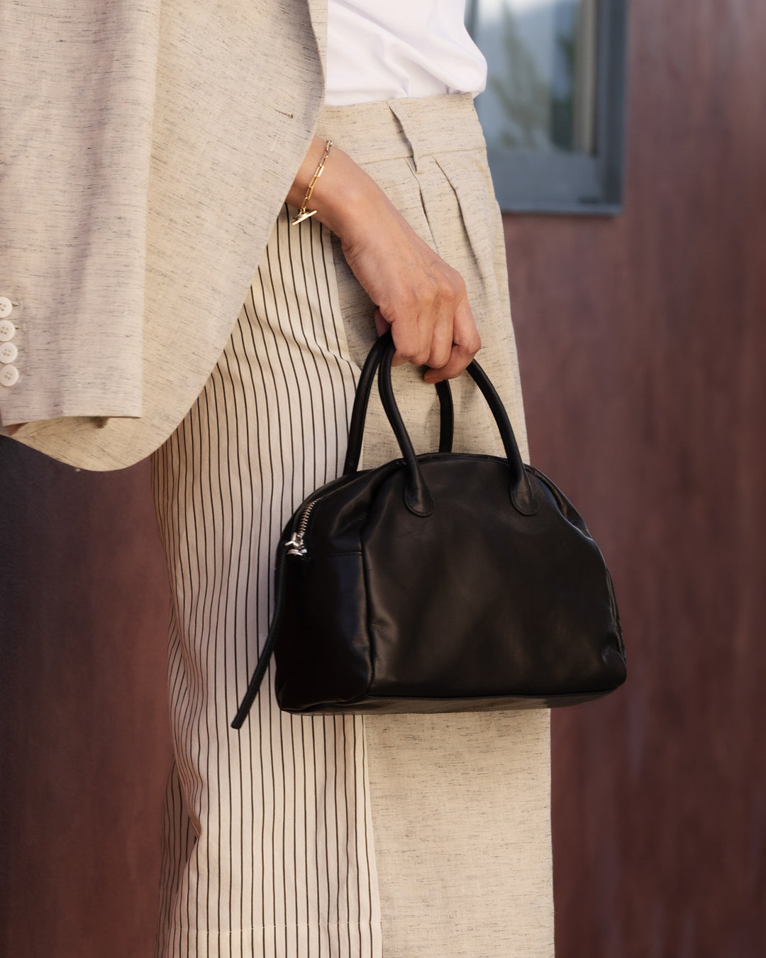ROUND BOSTON + SHOULDER | BLACK